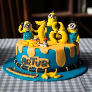 Tort bananowe Minionki