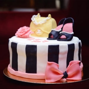 Tort Chanel okrągły
