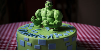 tort z Hulkiem